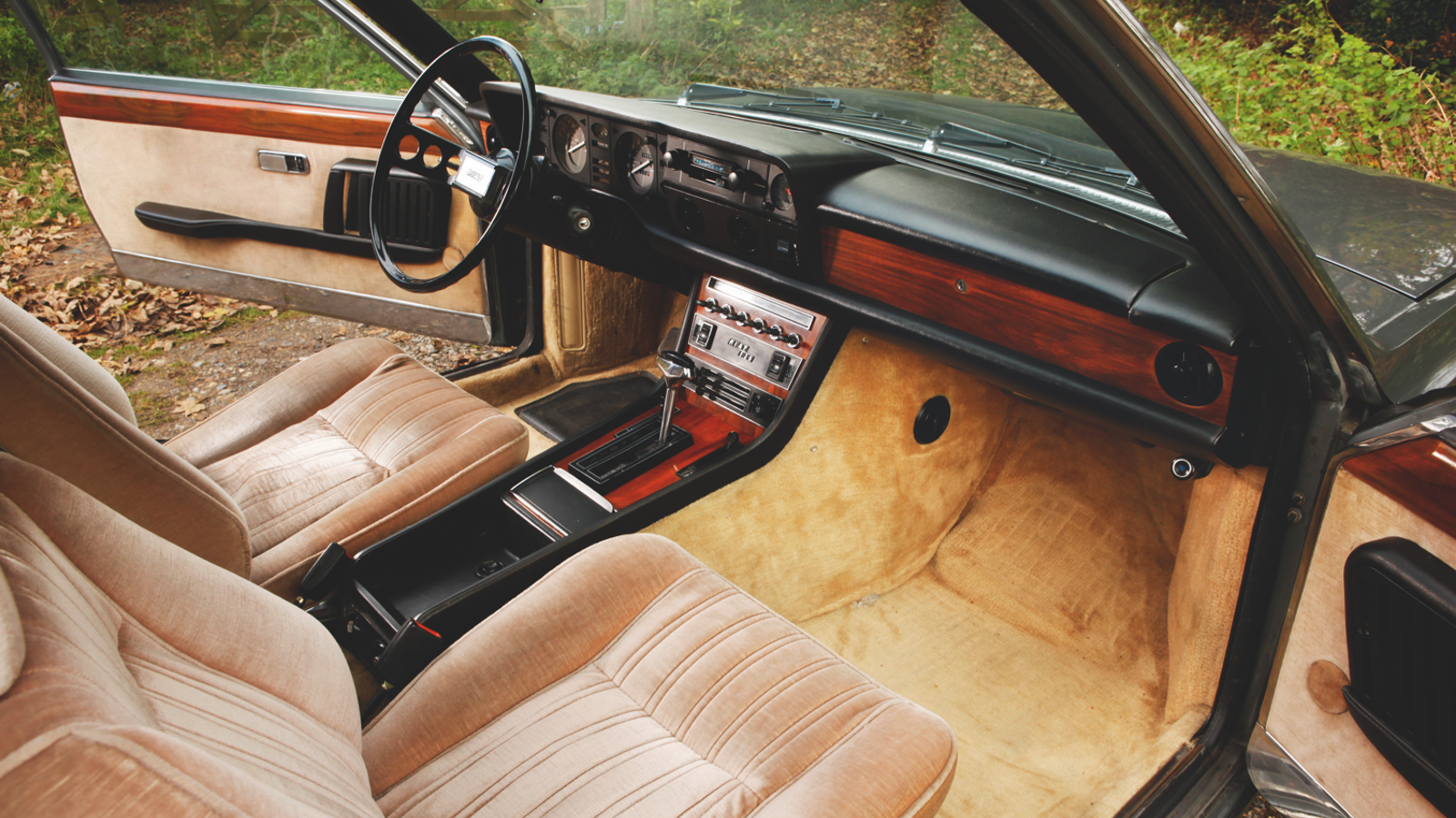 Sports cars for the family: classic GTs with four seats