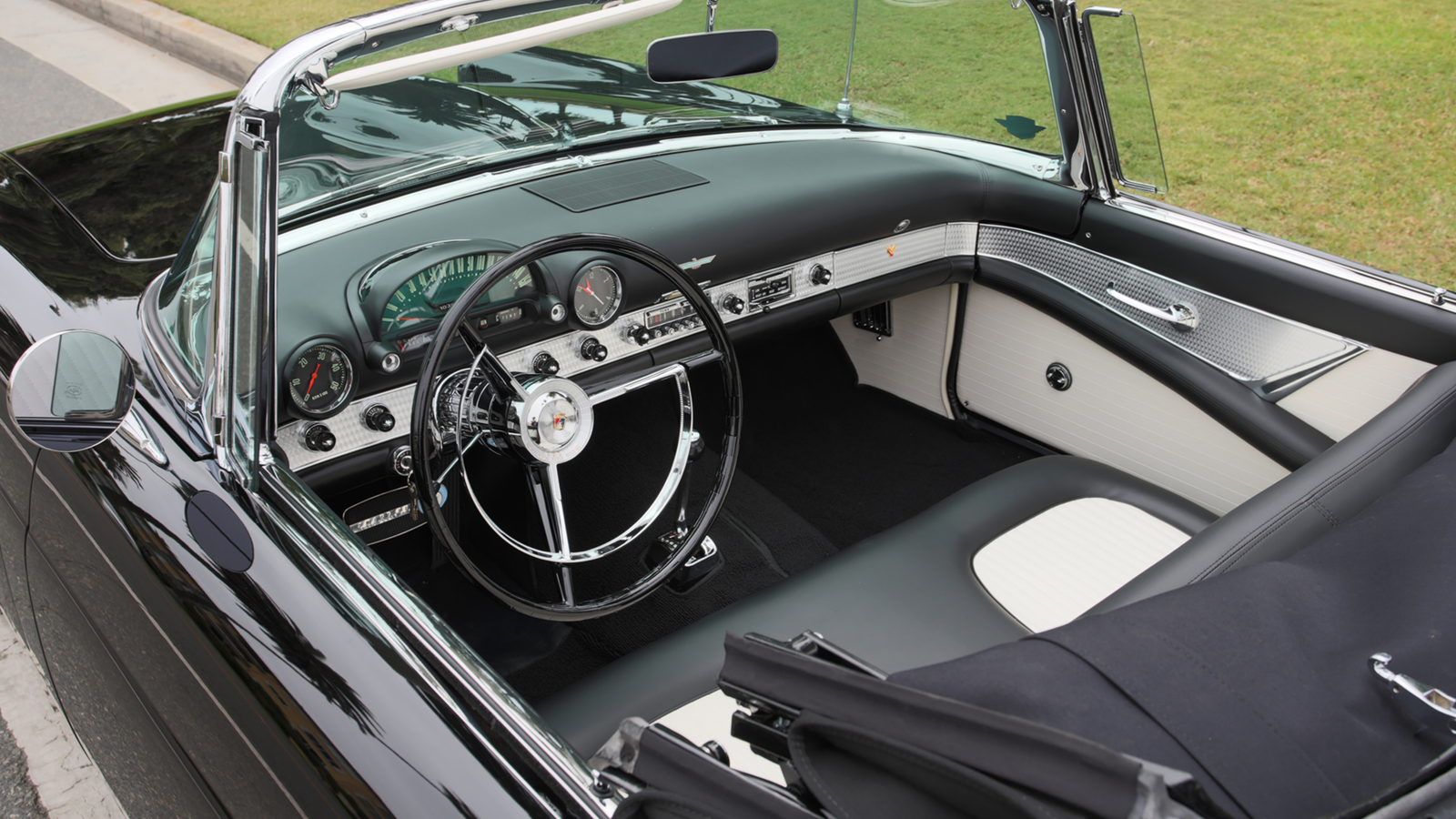 Marilyn Monroe’s Ford Thunderbird heads to auction for the first time ever