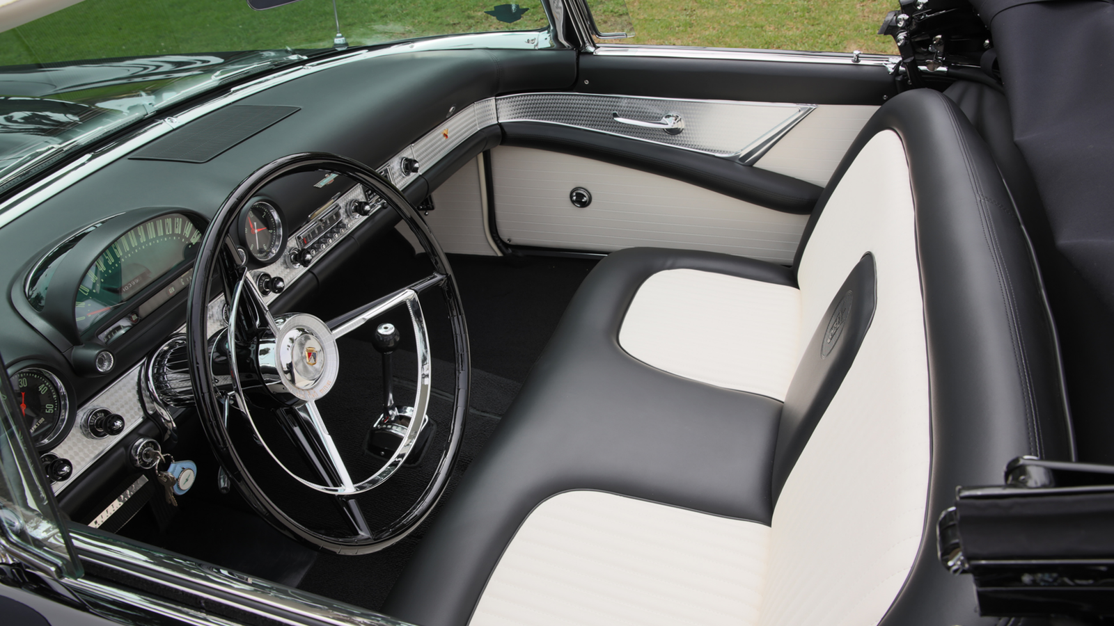 Marilyn Monroe’s Ford Thunderbird heads to auction for the first time ever