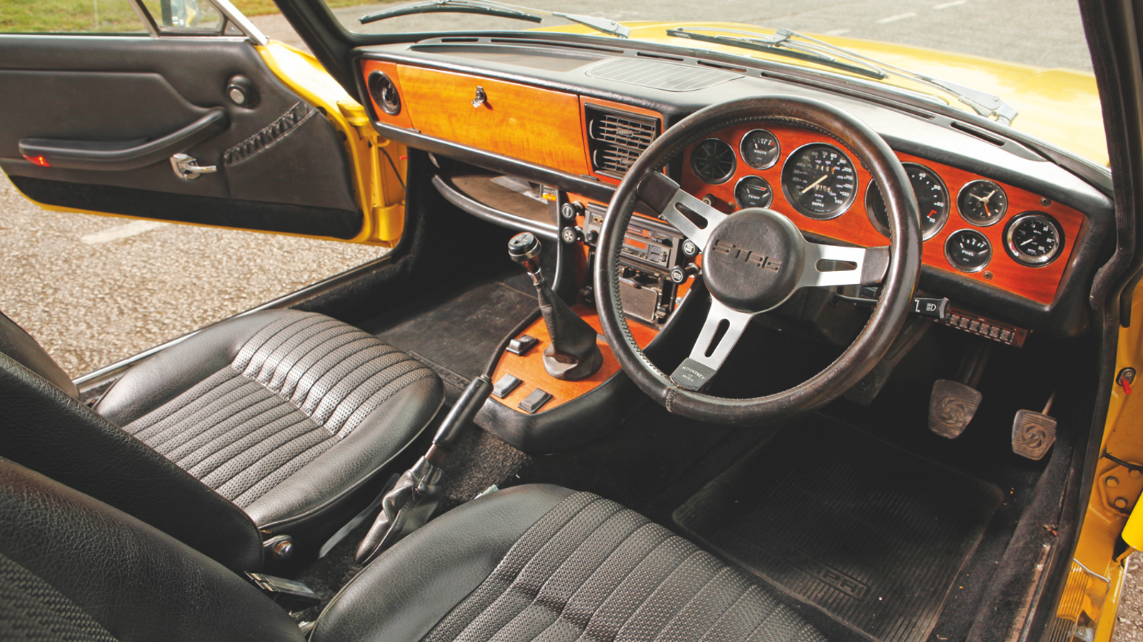 Sports cars for the family: classic GTs with four seats