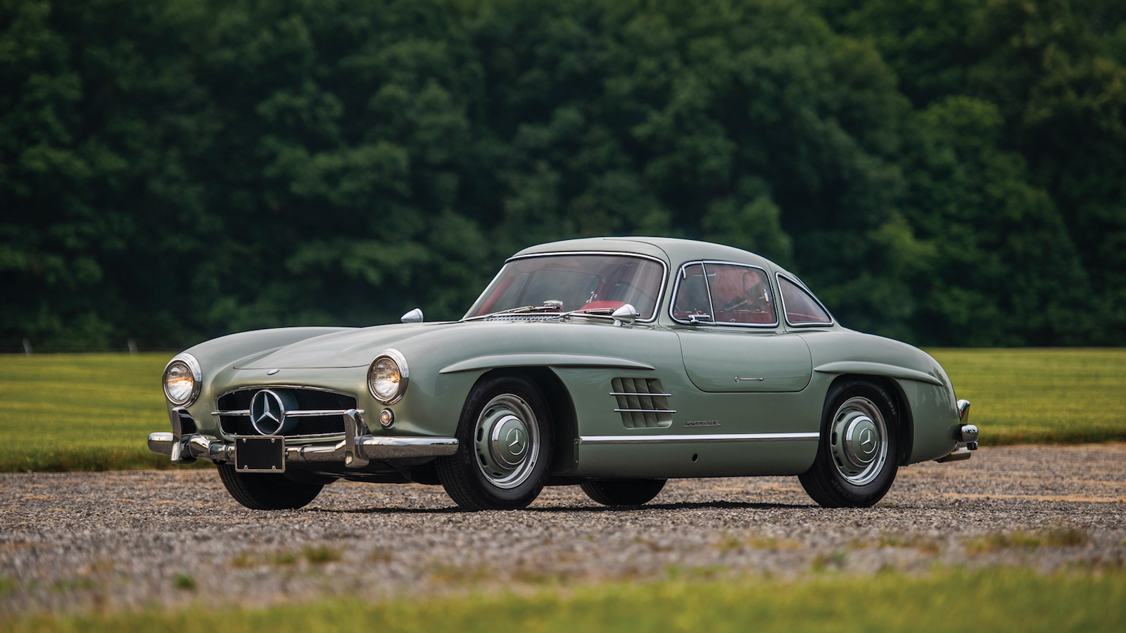 Fabled Ferrari tops $39.8m Los Angeles auction