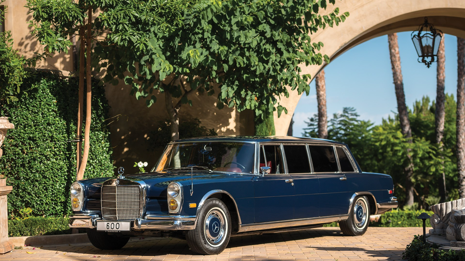 Fabled Ferrari tops $39.8m Los Angeles auction