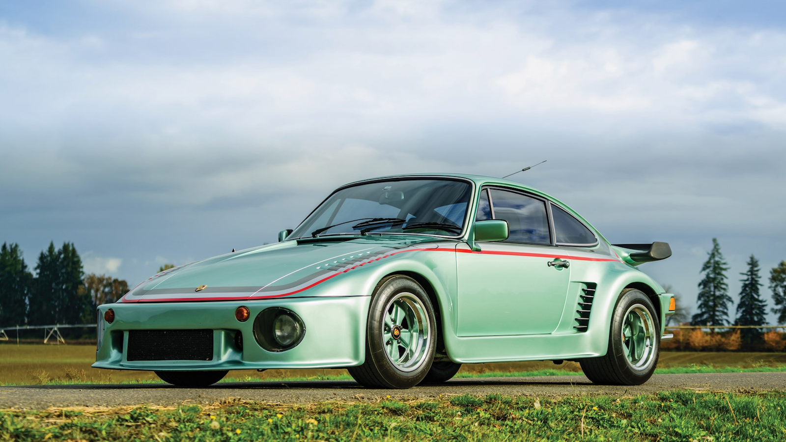 Fabled Ferrari tops $39.8m Los Angeles auction