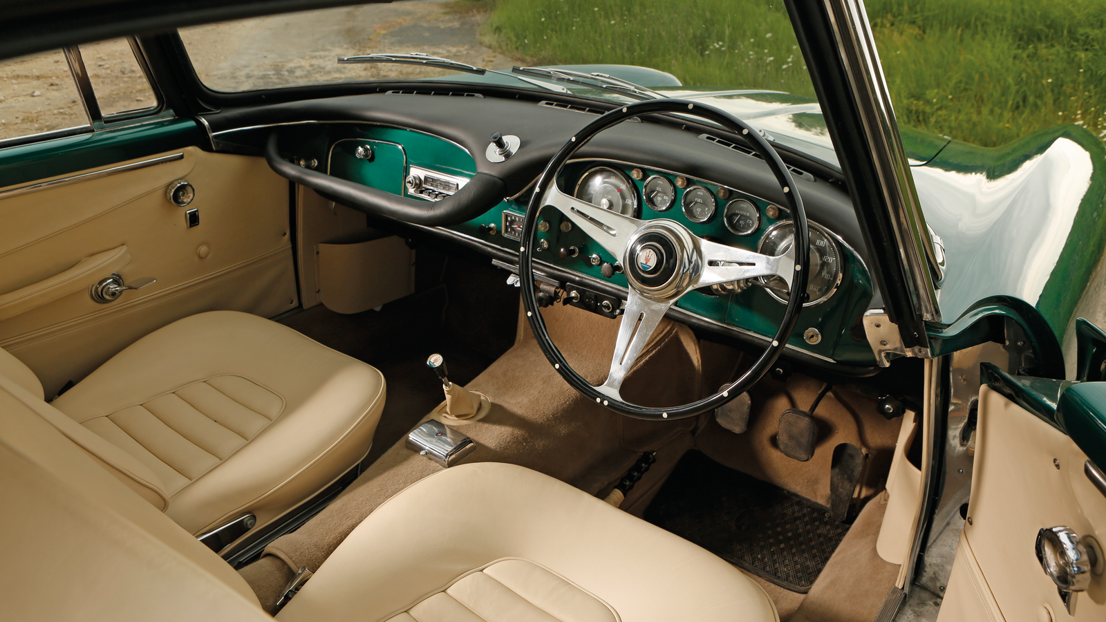 Grandest tourers: Aston Martin DB4 vs Maserati 3500GT