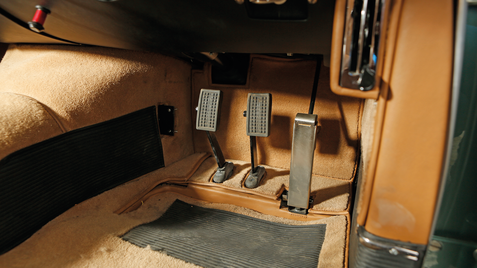 Grandest tourers: Aston Martin DB4 vs Maserati 3500GT