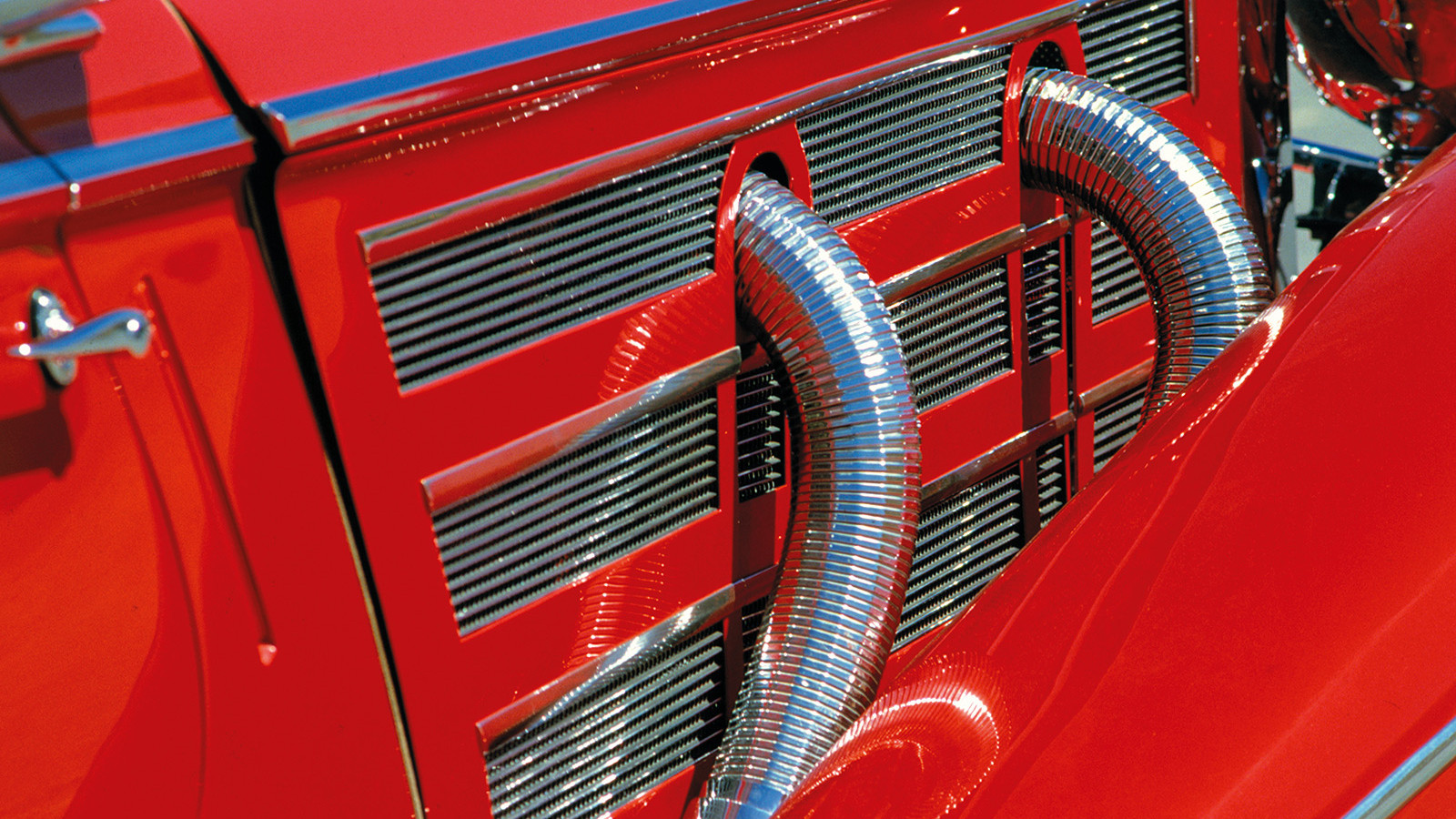 Supercharged Mercedes-Benz pipes