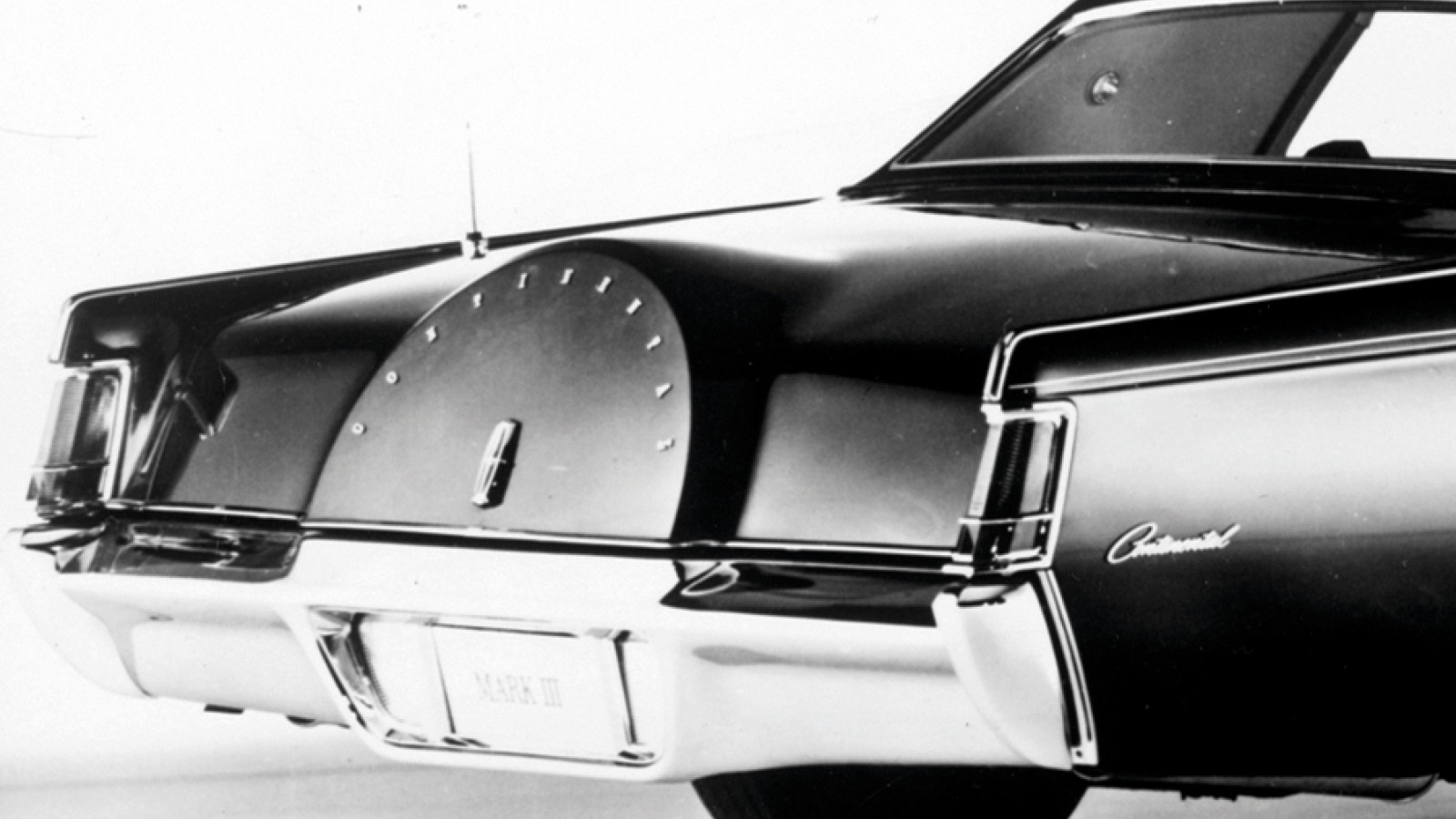 Fake spare-wheel humps