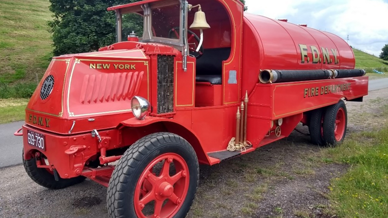 1922 Mack Open-cab Fire Truck
