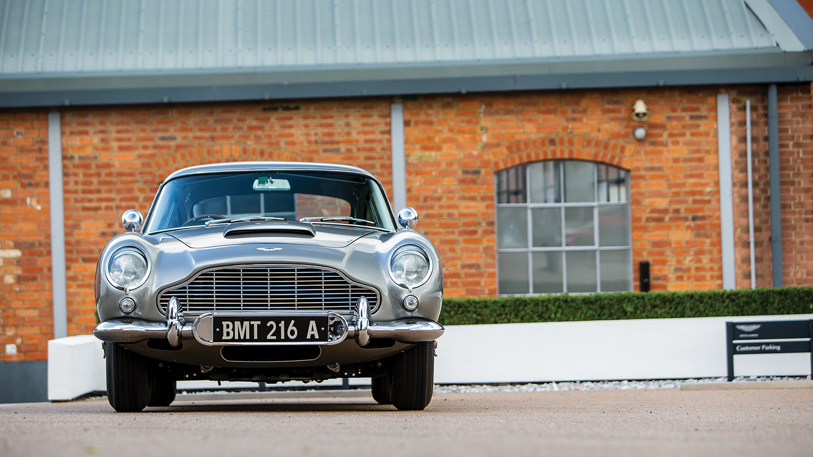 Bond DB5 sells for $6m at auction