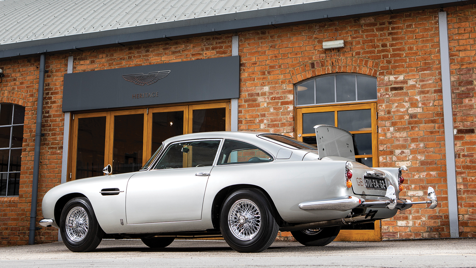 Bond DB5 sells for $6m at auction