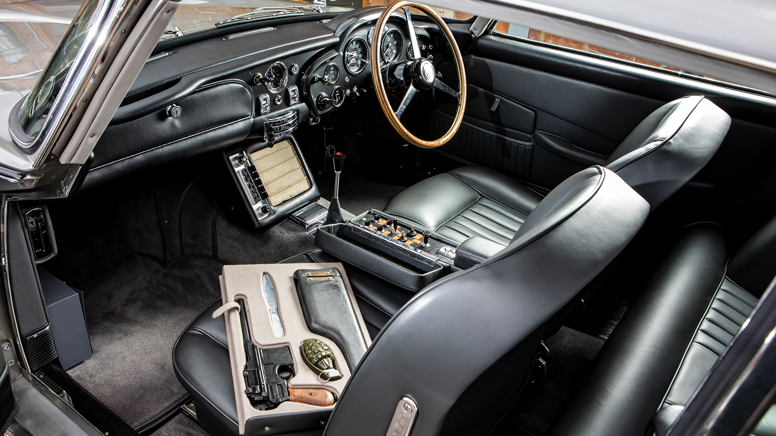 Bond DB5 sells for $6m at auction