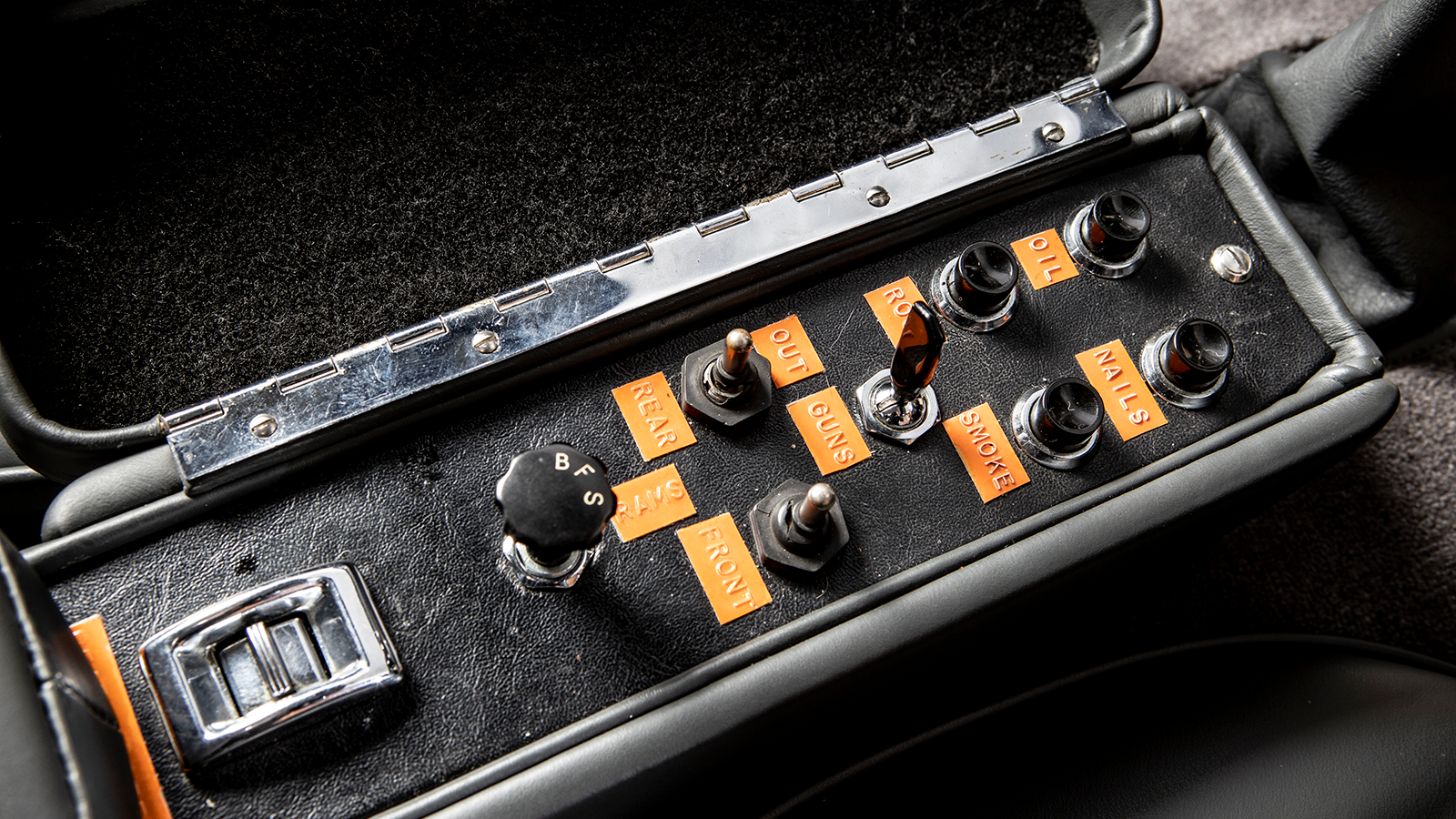 Bond DB5 sells for $6m at auction