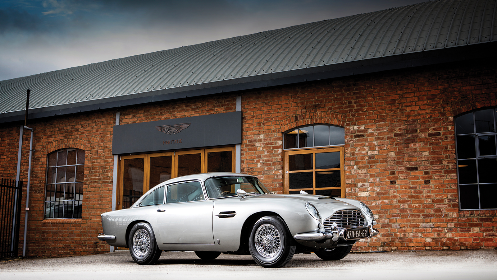 Bond DB5 sells for $6m at auction