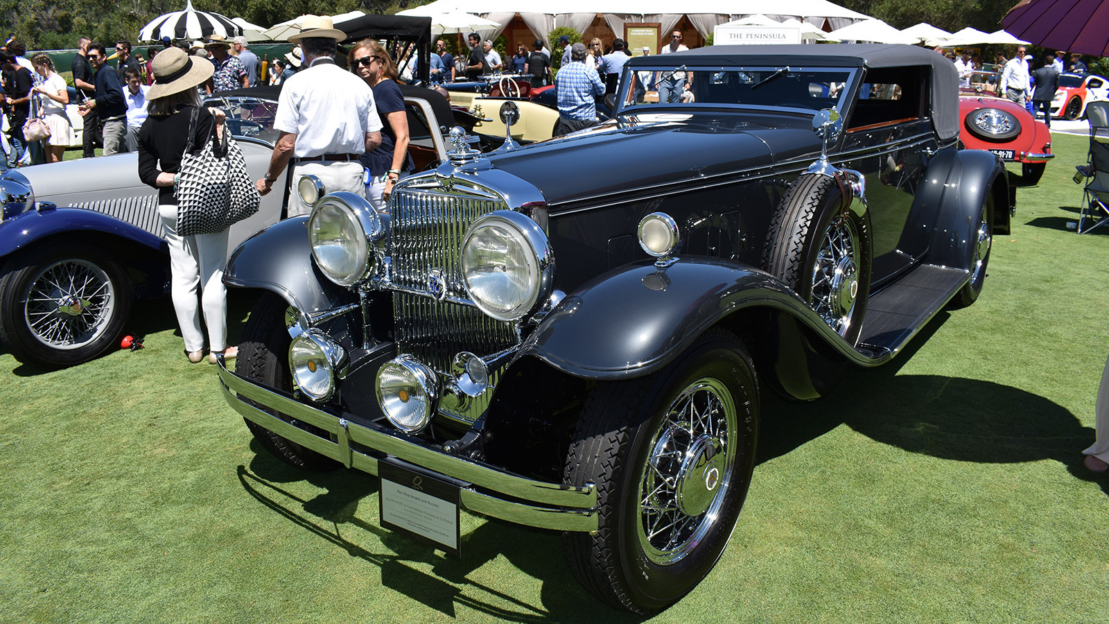 The glamour show that blends cars with champagne