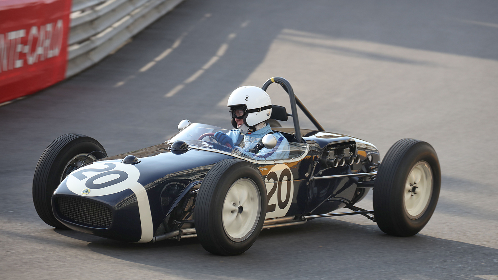 Lotus 18