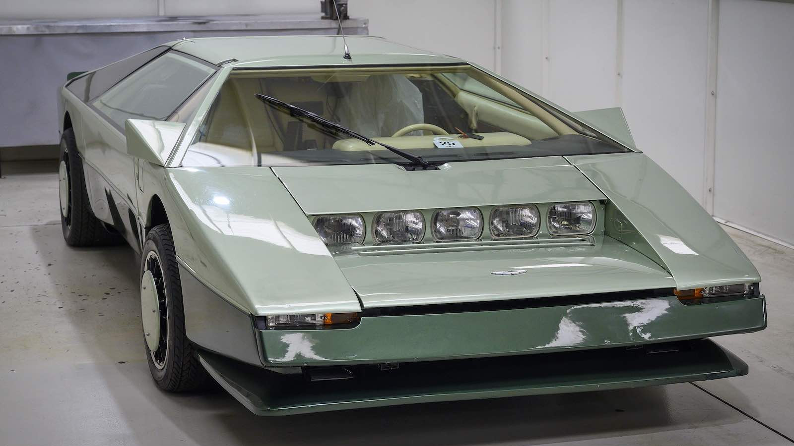 (1)%201979%20Aston%20Martin%20Bulldog%20