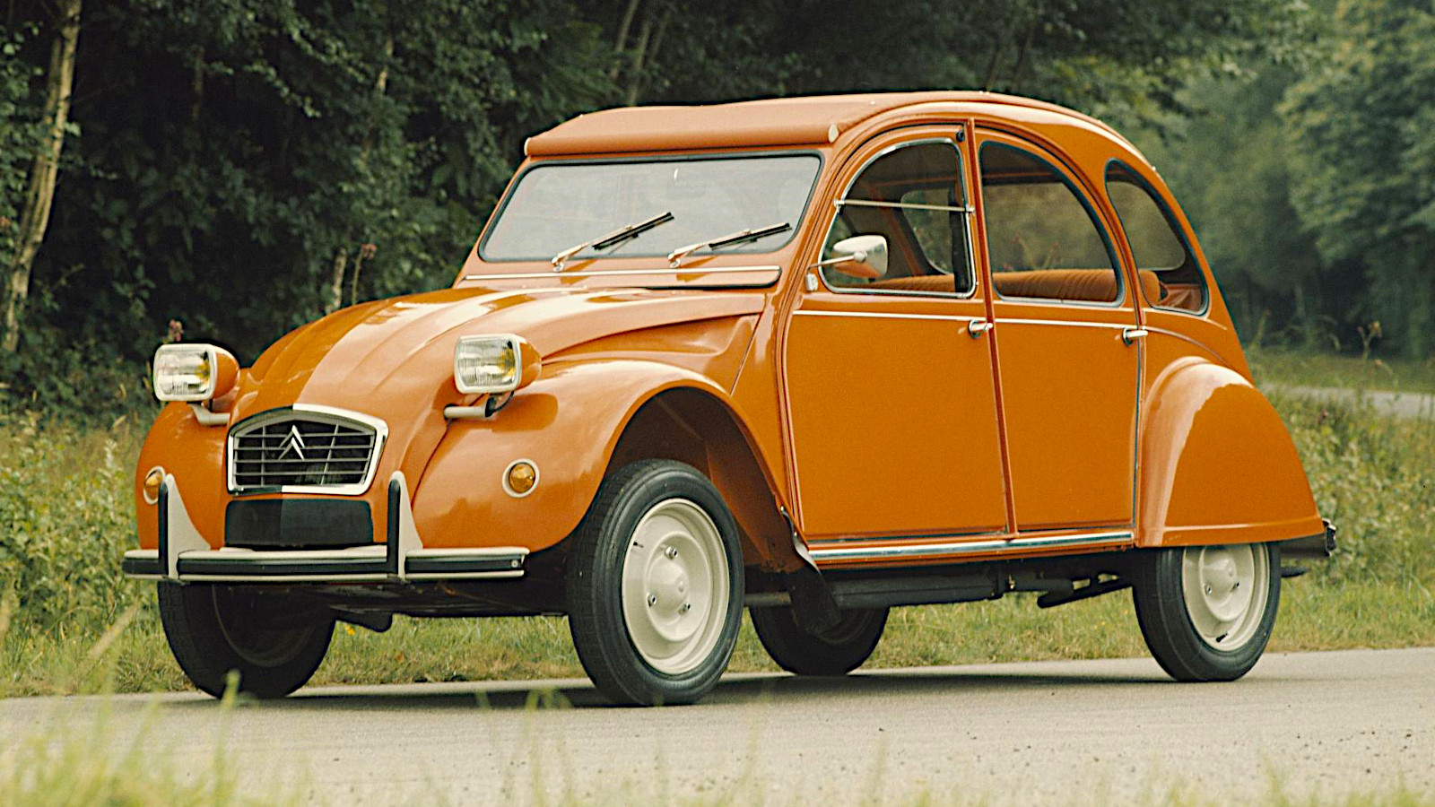 HISTORIC, ICONIC, LEGENDARY: CITROËN CELEBRATES 75 YEARS OF THE 2CV., Citroën