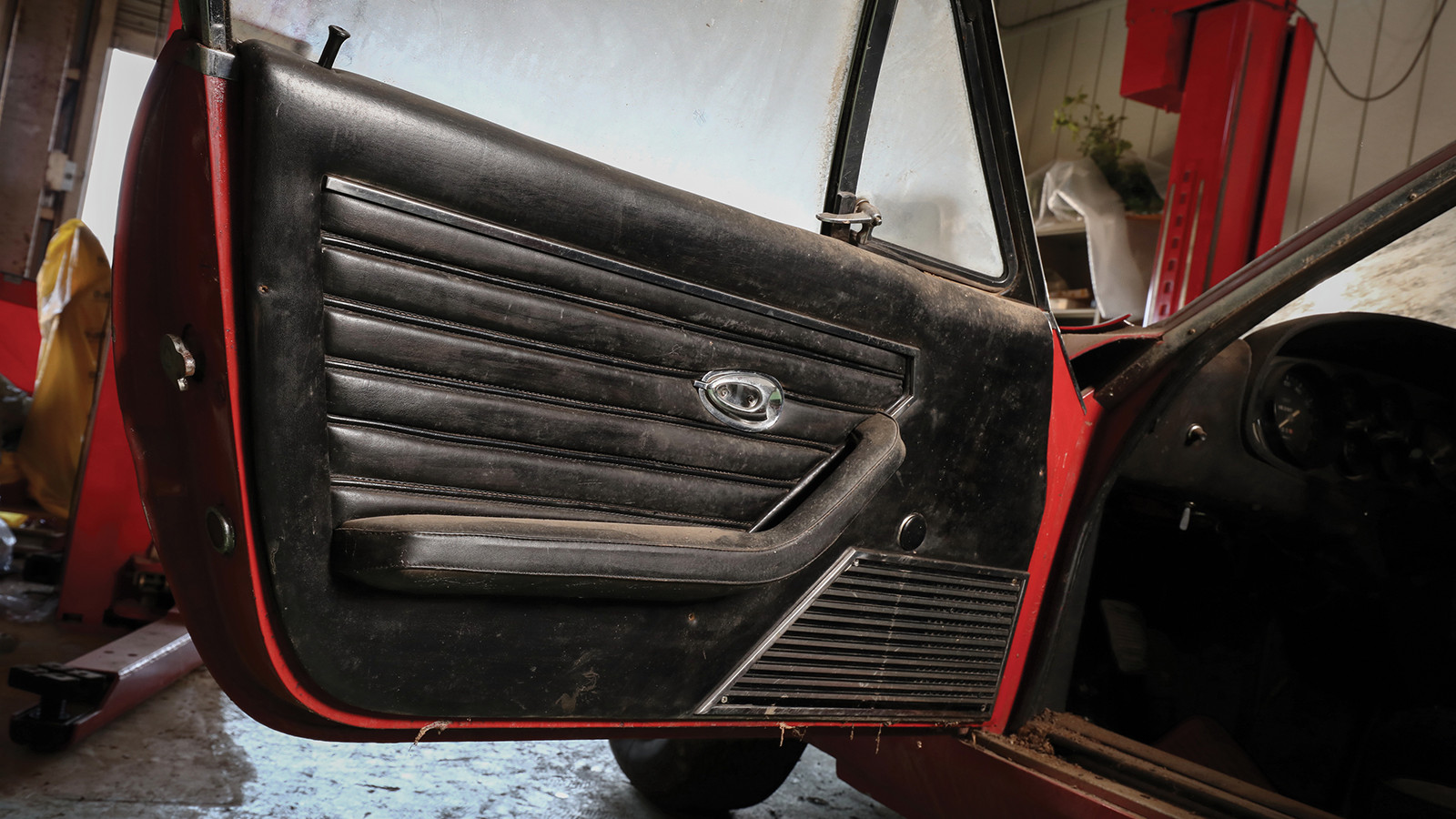 Ferrari Daytona barnfind