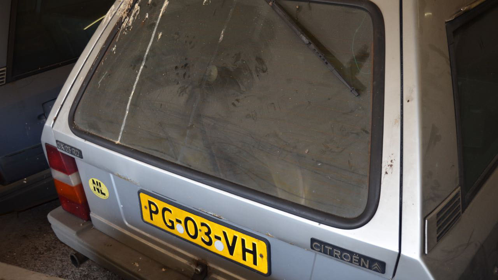 This is what 148 Citroën CXs in a barn looks like