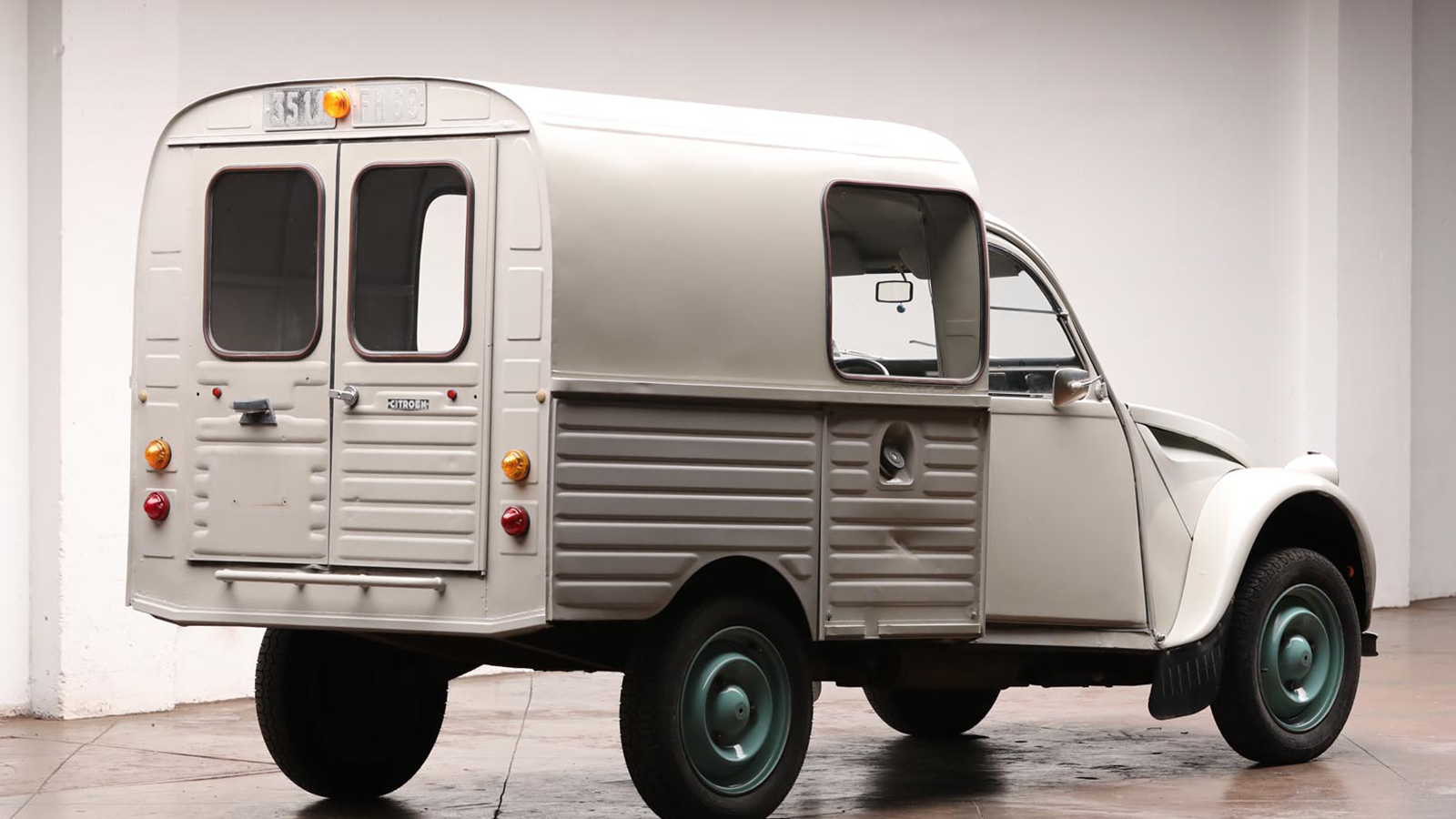 Rare Apollo trio lead 200-strong Worldwide Auctioneers sale 