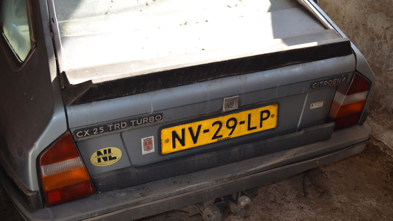 This is what 148 Citroën CXs in a barn looks like