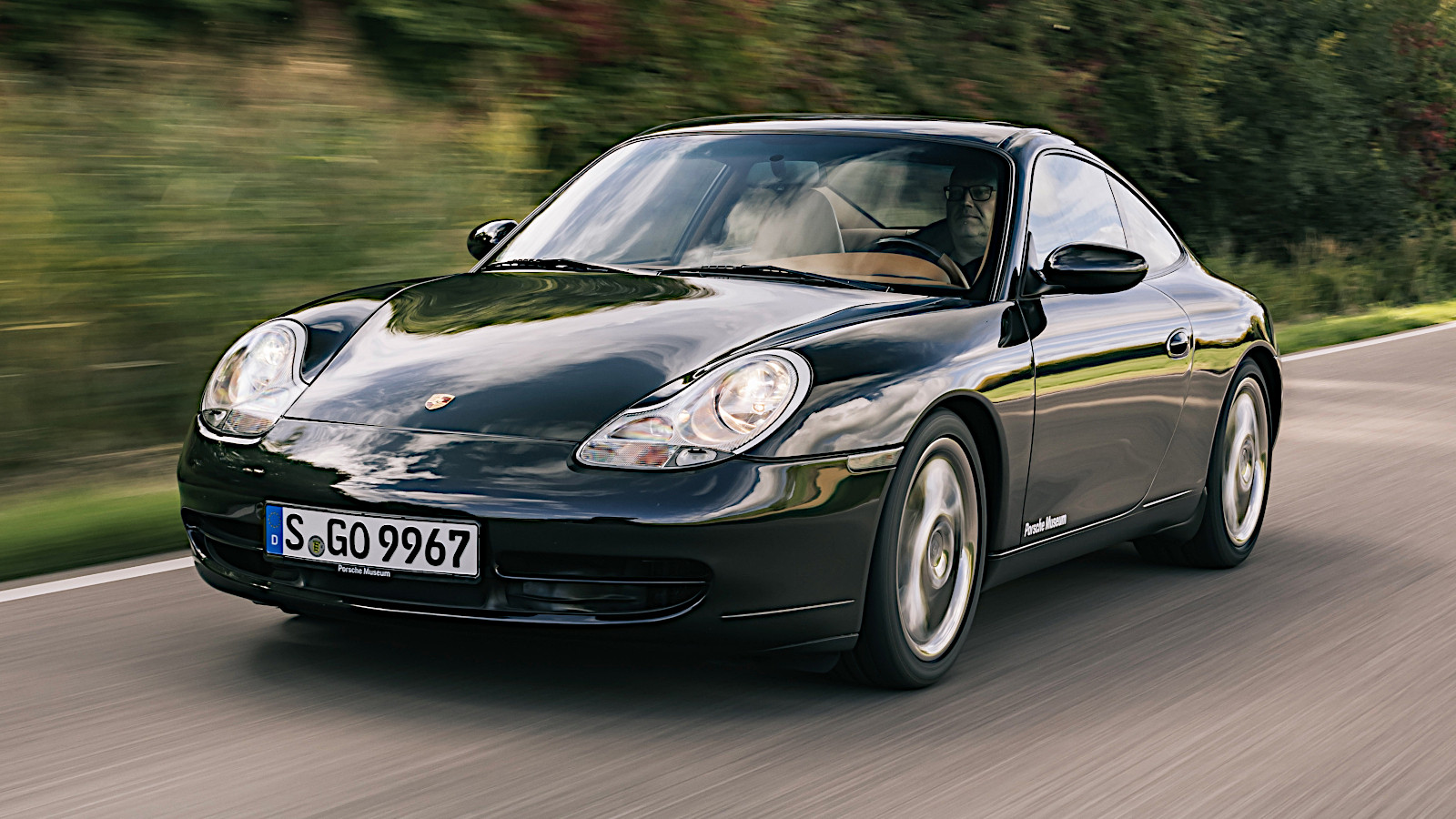 El 996