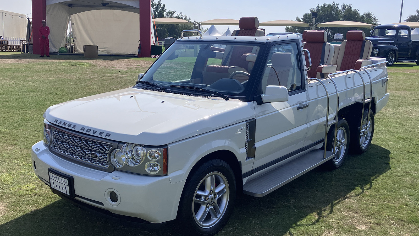 Range Rover six-wheeler