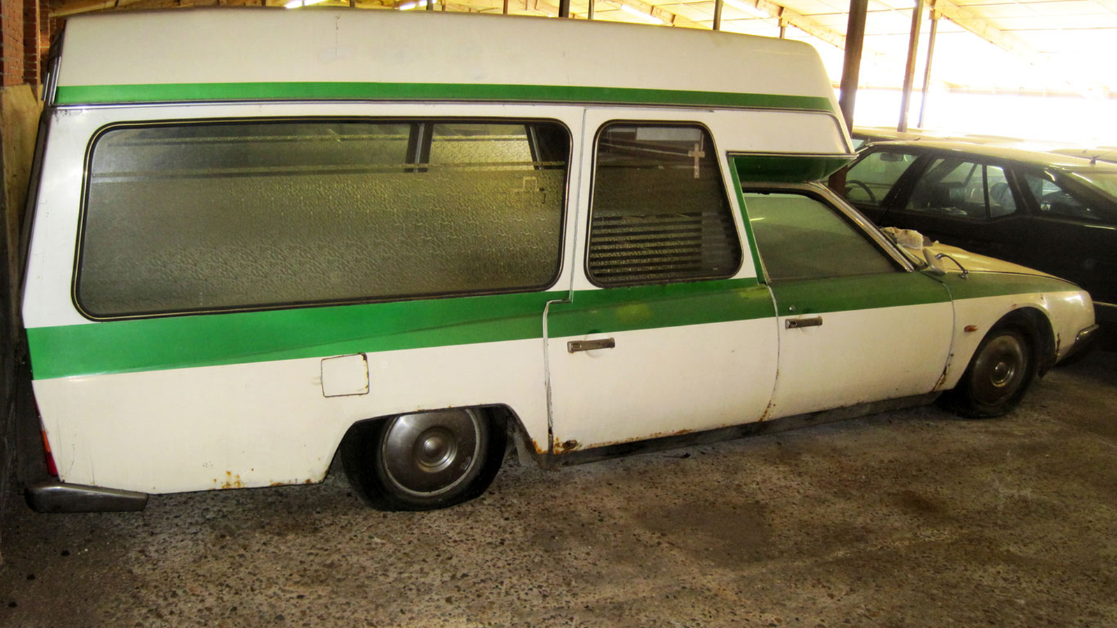 This is what 148 Citroën CXs in a barn looks like