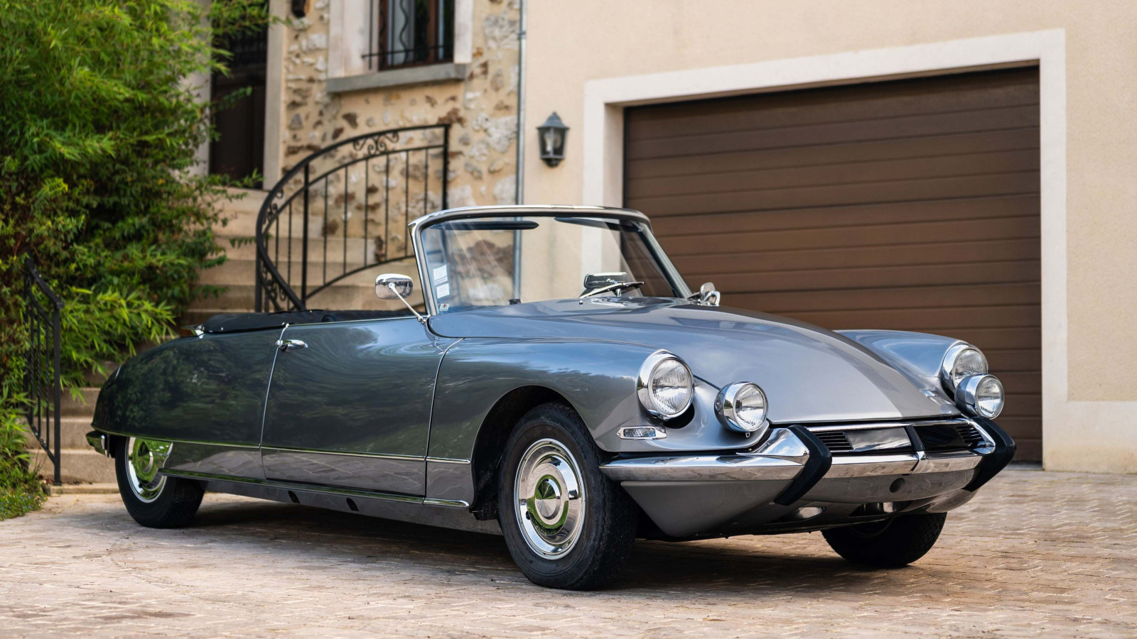 16 dream classics for sale in Monaco this month