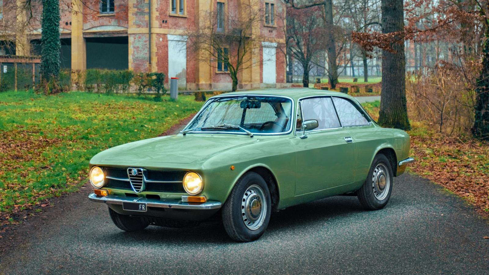 16 dream classics for sale in Monaco this month