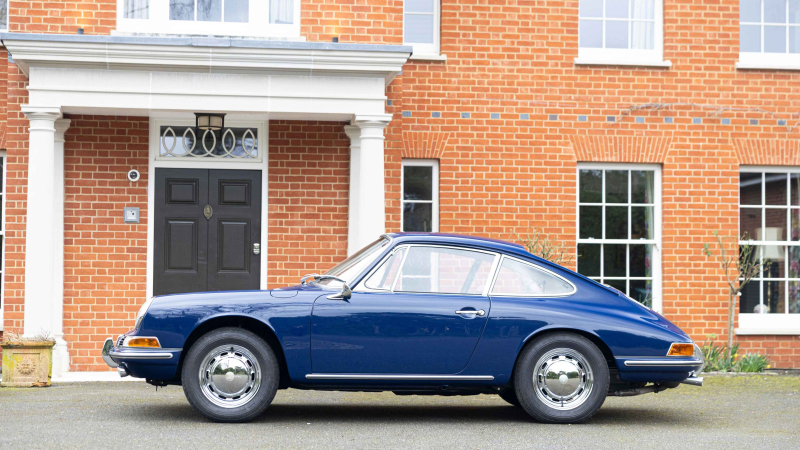 17. 1965 Porsche 911 (€138,000-172,500)