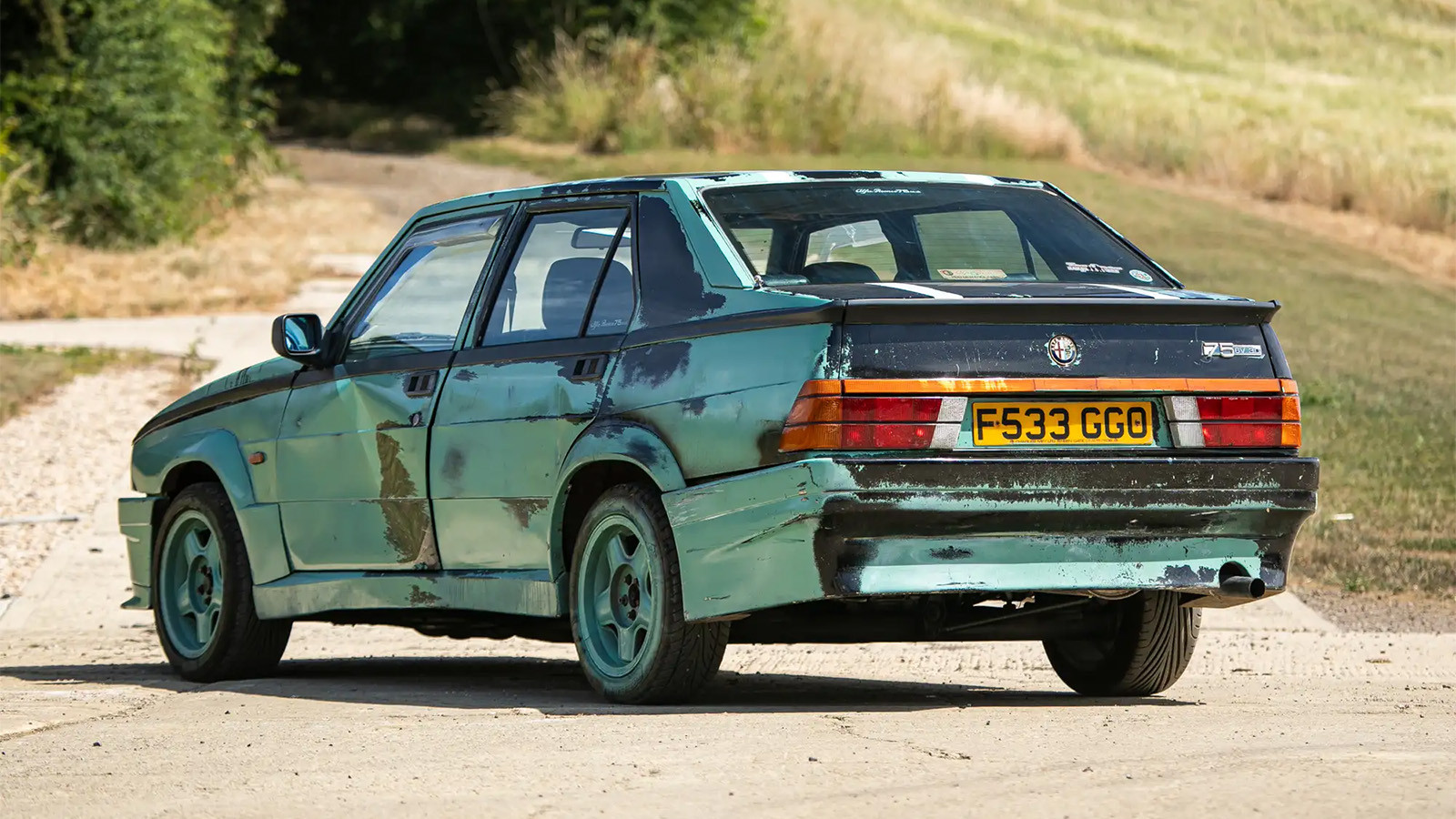 16.	1989 Alfa Romeo 75 (€14,000 - €17,000)