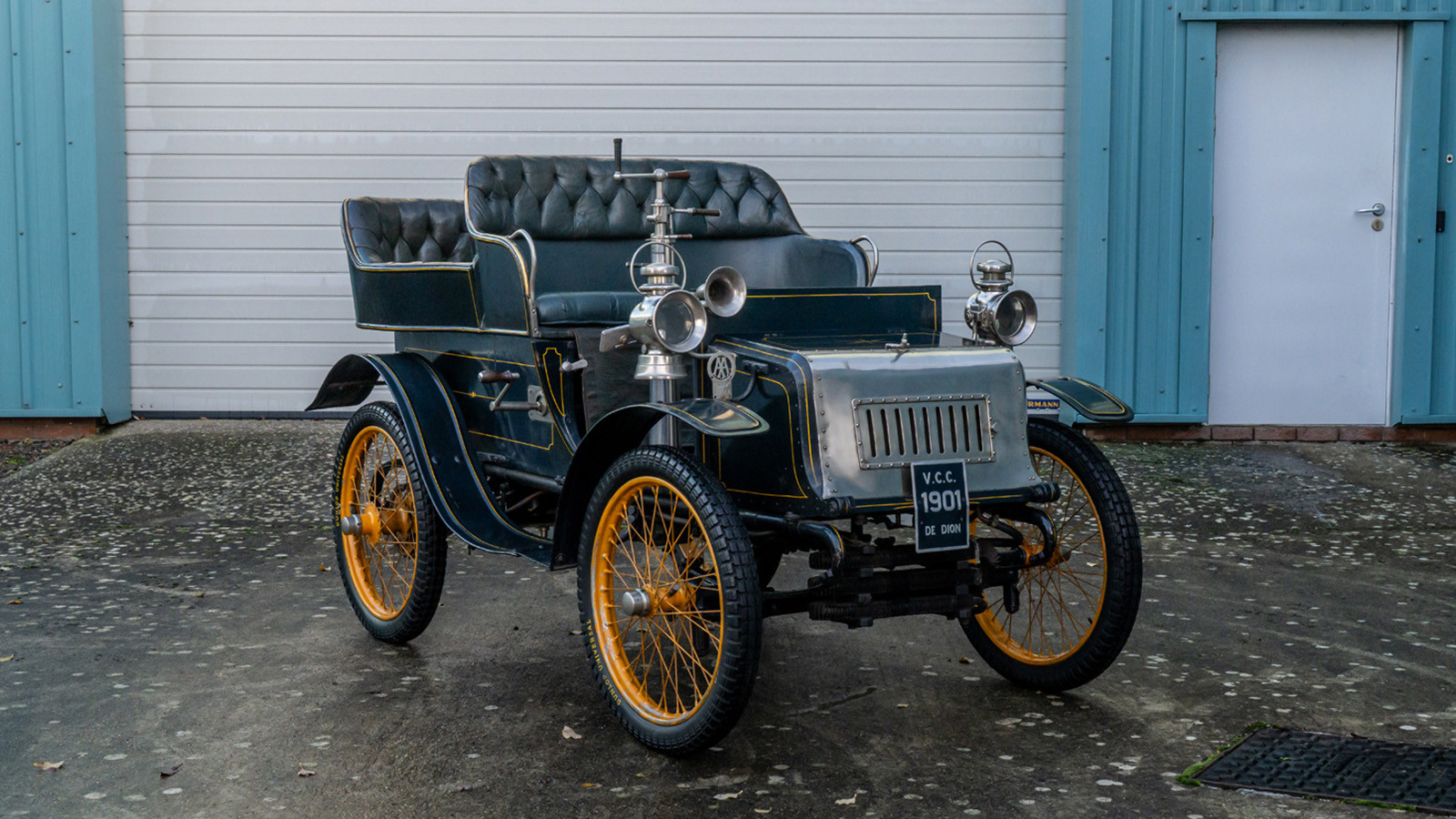 1.	1901 De Dion-Bouton 4½hp (€90,000-120,000)