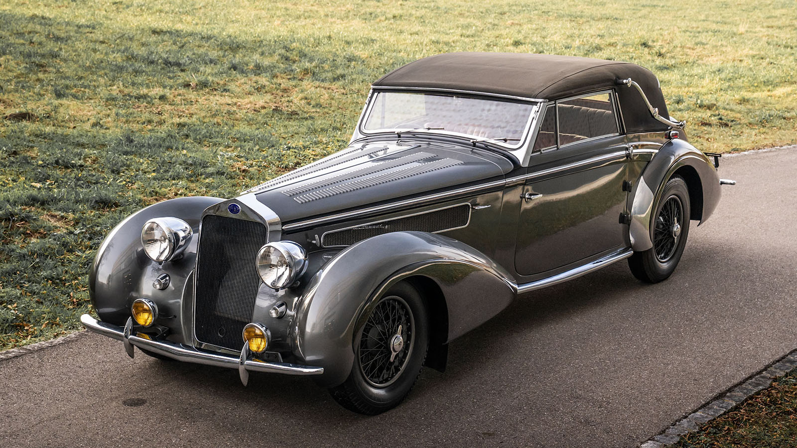 8.	1938 Delage D8-120 (€250,000-350,000)