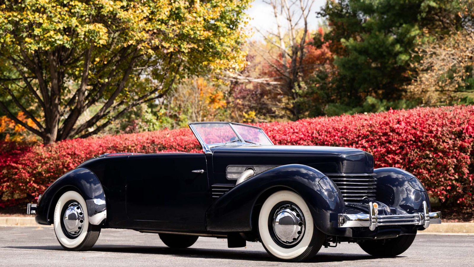 18 V8-engined classics for sale at Amelia Island