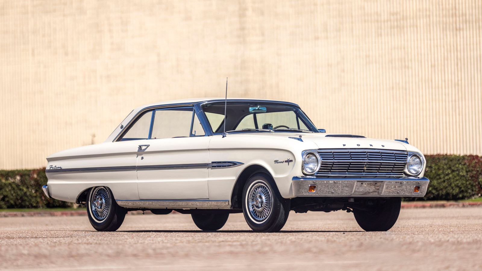 18 V8-engined classics for sale at Amelia Island